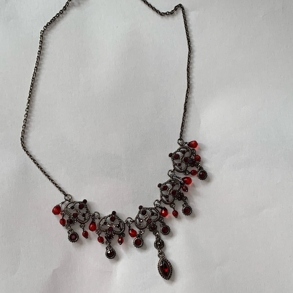 VTG Vida Jewels Victorian Gothic Style Red Bead Silver Tone Drop Necklace - Picture 2 of 7